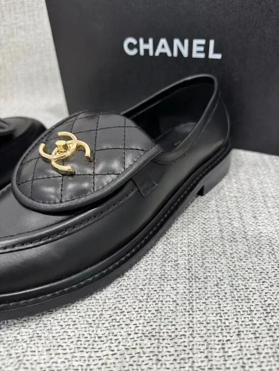 Chanel Women's Black Loafers - Picture 3 of 6